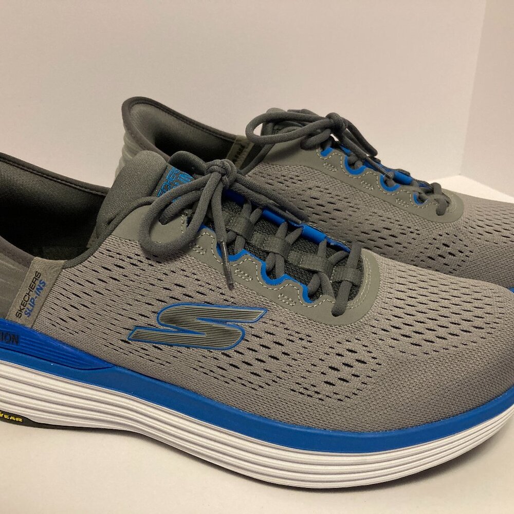 Skechers Slip Ins Men Size 10 Wide Fit Go Run Max Cushion Air Cooled Never Worn
